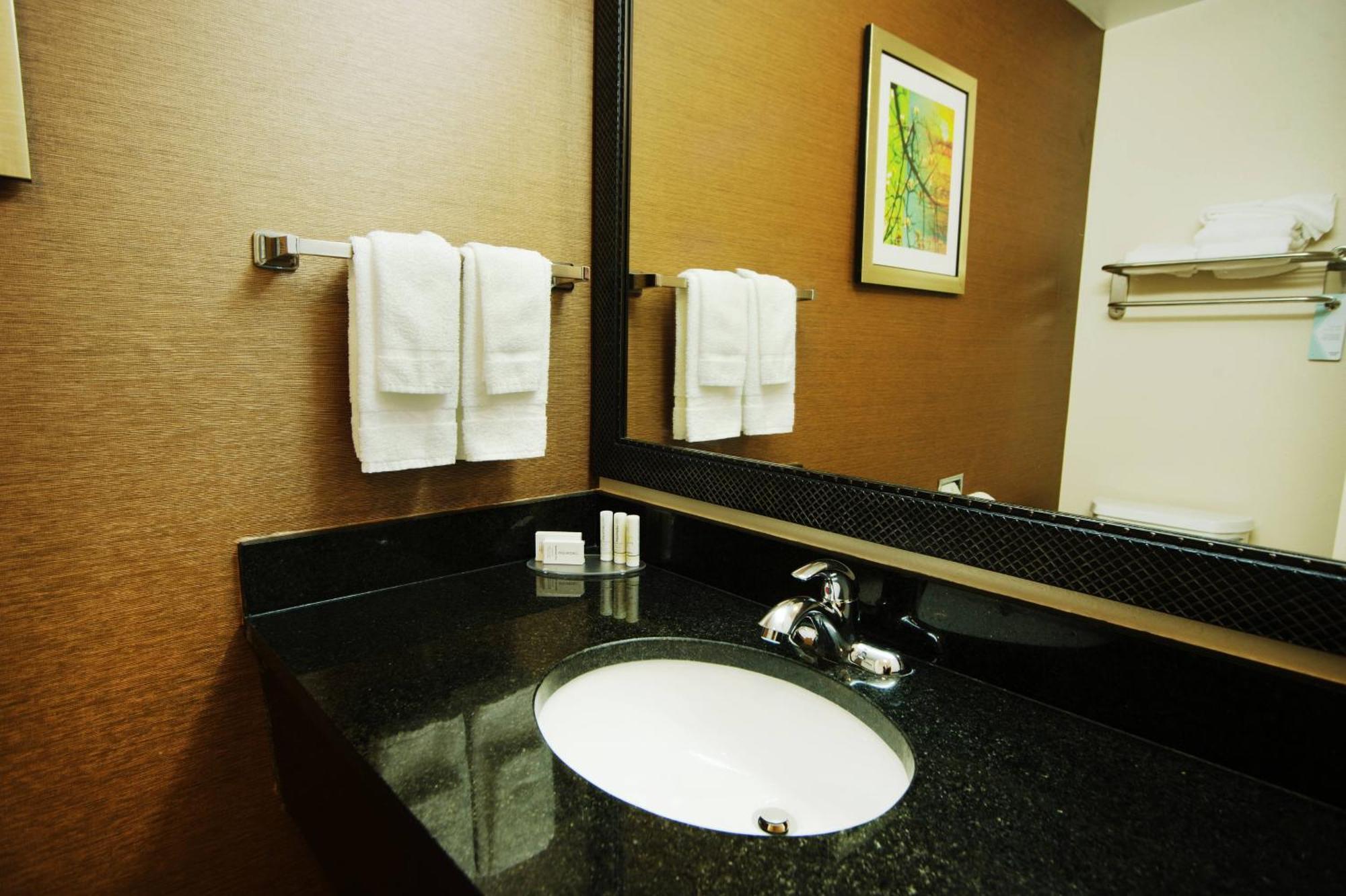 Fairfield Inn And Suites By Marriott Маскоги Экстерьер фото